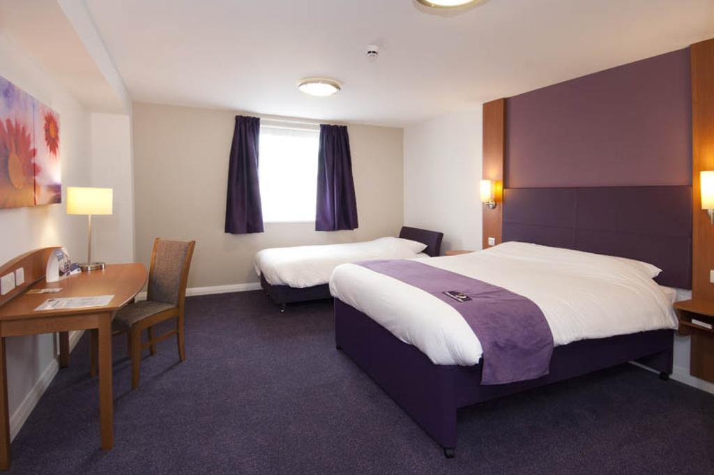 Premier Inn Glasgow Airport Пейсли Номер фото